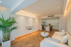 Shanghai Hills & Serendipity Family Homestay with 3 Bedrooms Near Line4&8 South Xizang Rd
